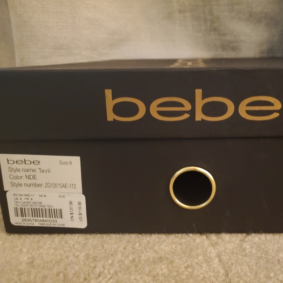 🎁. NWB. BEBE wedge sandle size 8 - Picture 5 of 5